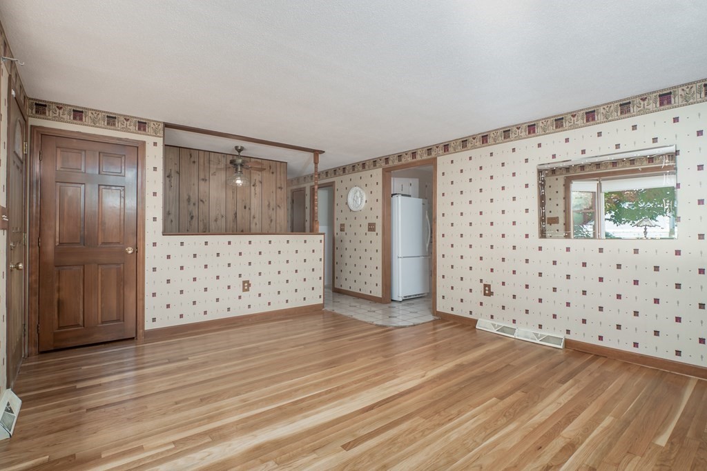 10 Plainfield Road Pepperell, MA 01463 - Photo 8 of 41