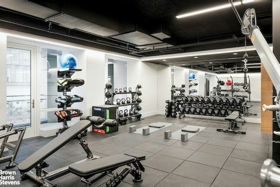 1289 Lexington Avenue, Unit 18C Manhattan, NY 10028 - Photo 16 of 20 a room with gym equipment