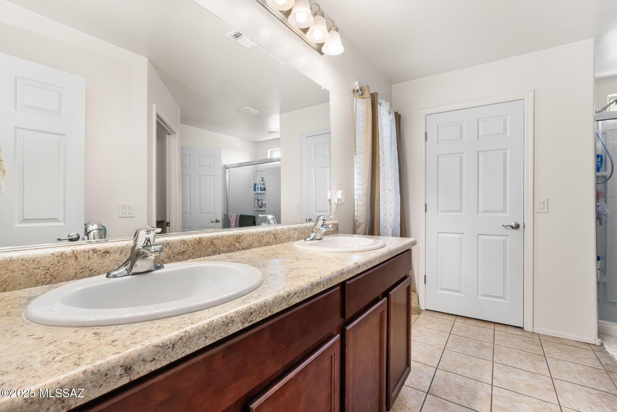 6522 East Brushback Loop Tucson, AZ 85756 - Photo 23 of 47 Primary Bathroom