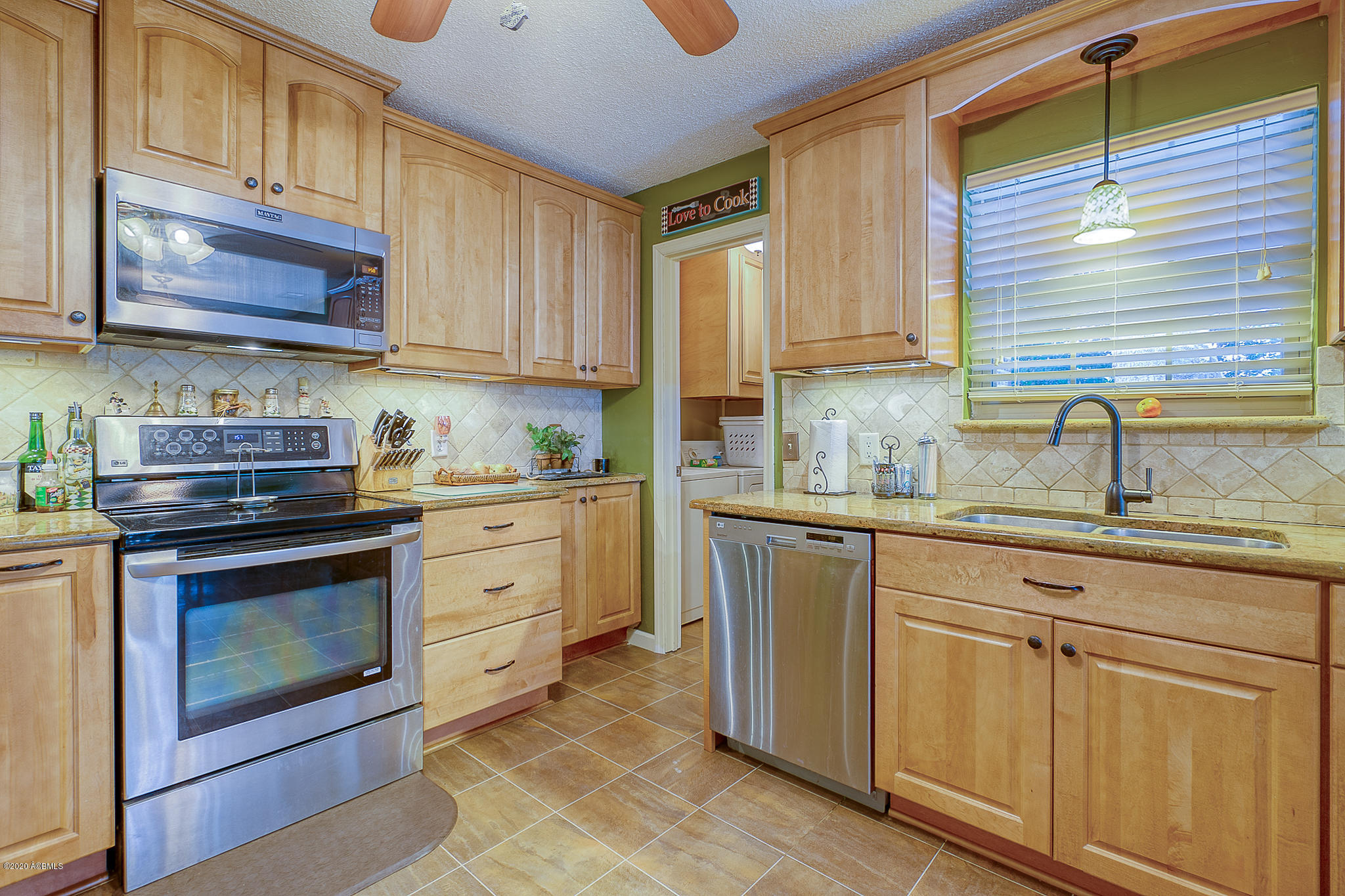 6809 State Rd S-7-719 Beaufort, SC 29906 - Photo 10 of 32 21
