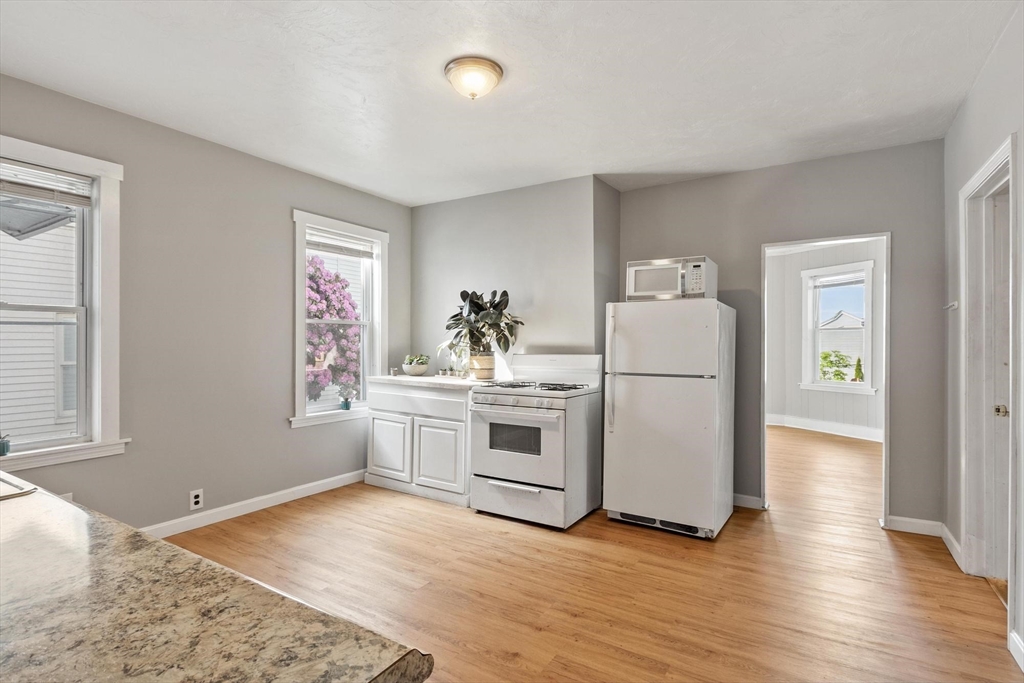 16 Doane Street Worcester, MA 01607 - Photo 6 of 42