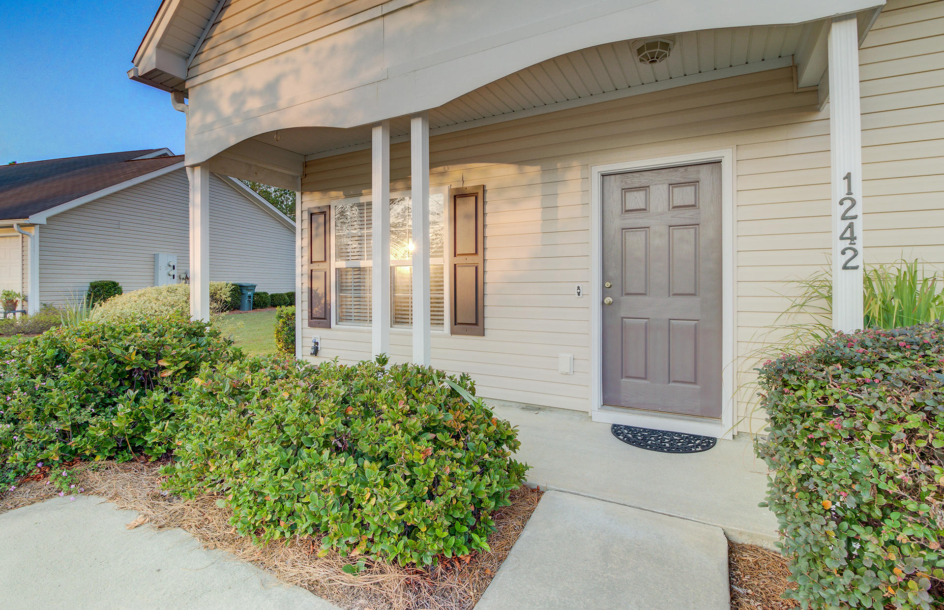 1242 River Rock Road Hanahan, SC 29410 - Photo 4 of 26 4