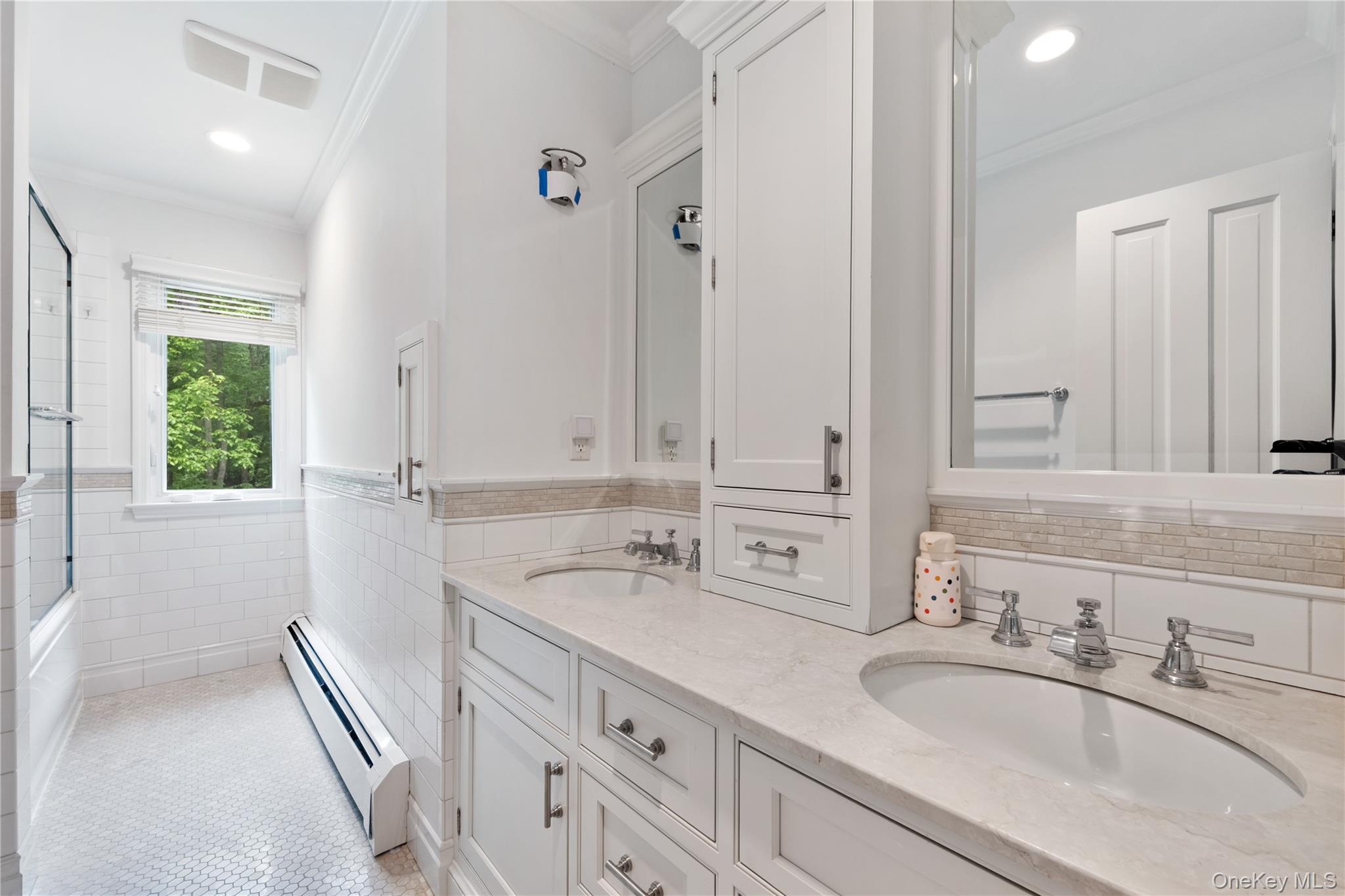 3 Breckenridge Road Chappaqua, NY 10514 - Photo 18 of 34 Hall bathroom shared by 3 bedrooms