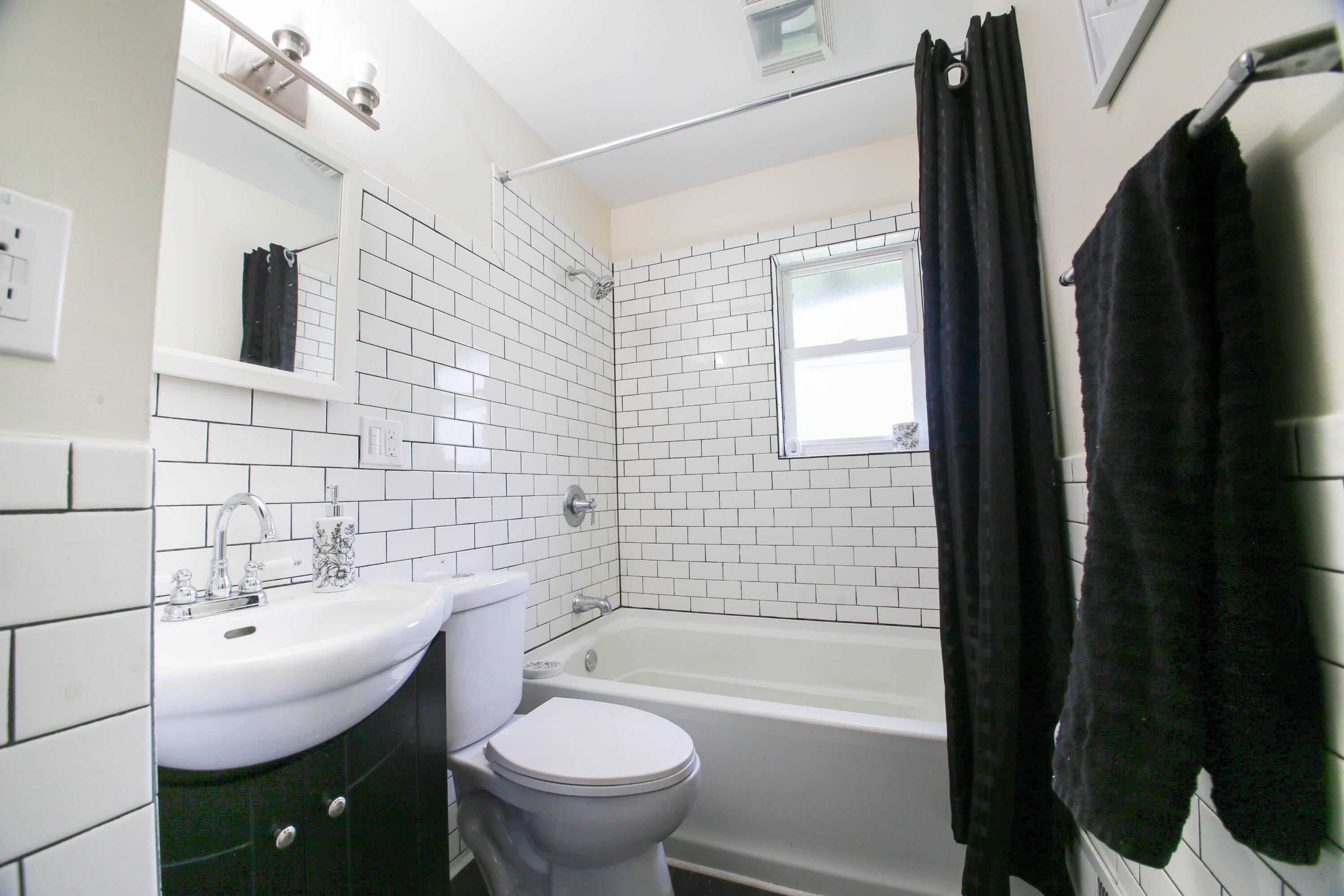2702 Loraine Avenue Racine, WI 53404 - Photo 10 of 17 Loraine-9628
