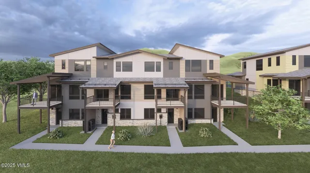 a view of a yard in front of house