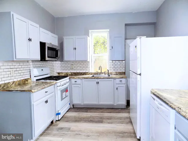 $2,100 | 804 North Front Street, Camden, NJ 08102