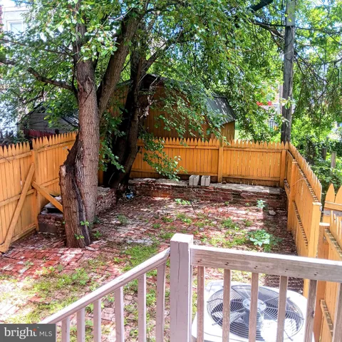 $2,100 | 804 North Front Street, Camden, NJ 08102