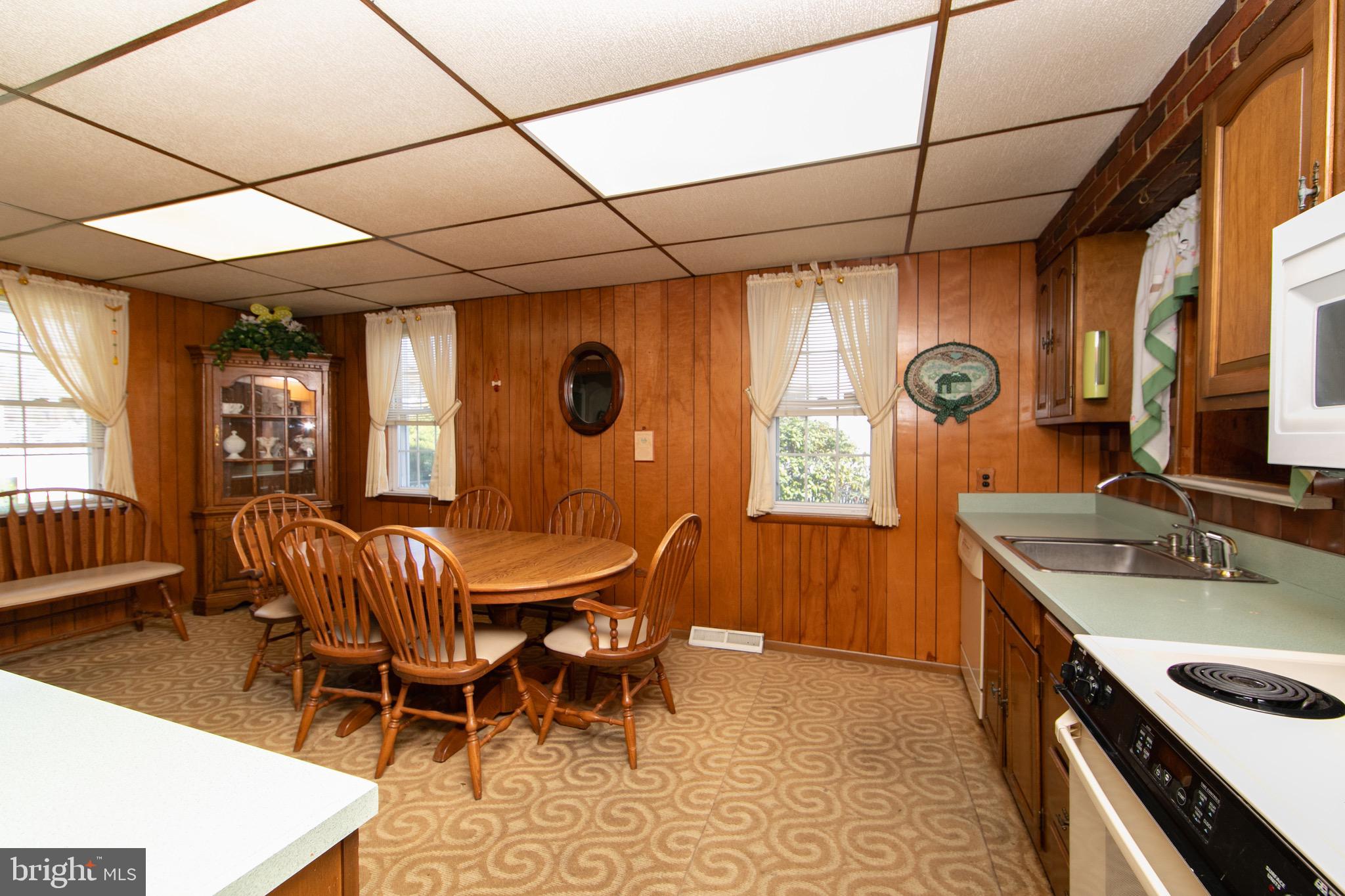 106 West Mill Road Maple Shade, NJ 08052 - Photo 14 of 36 Eat-in Kitchen