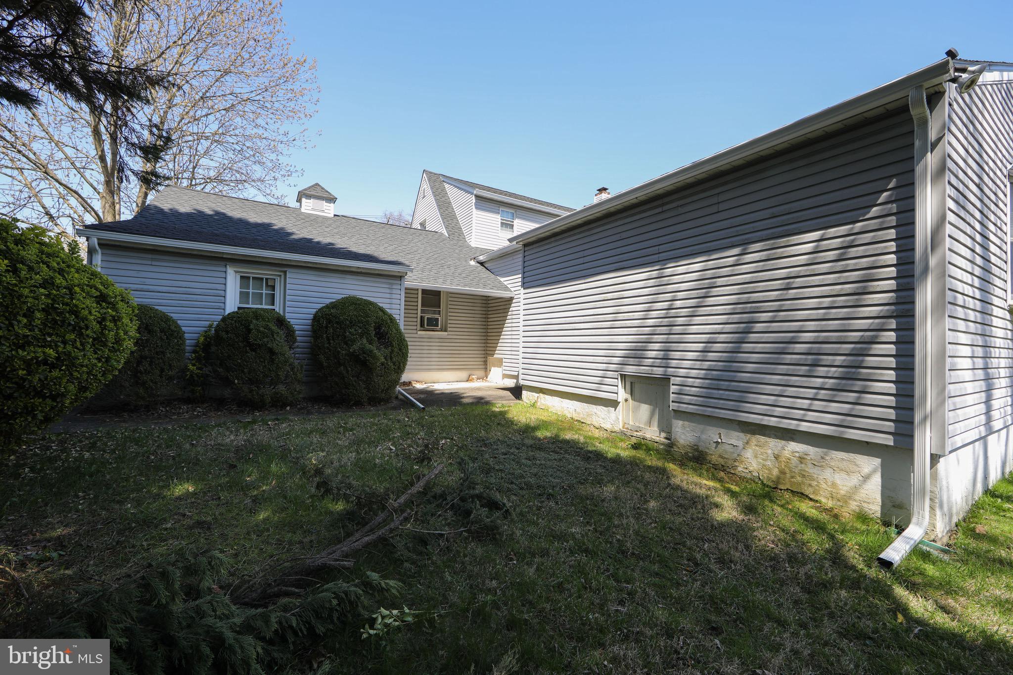 106 West Mill Road Maple Shade, NJ 08052 - Photo 35 of 36 Exterior Rear