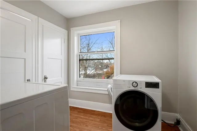 a view of washer and dryer in a room