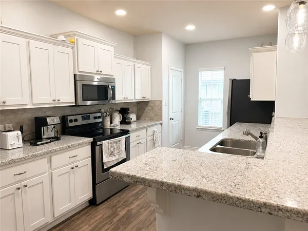 $2,800 | 3420 Summerway Drive, College Station, TX 77845