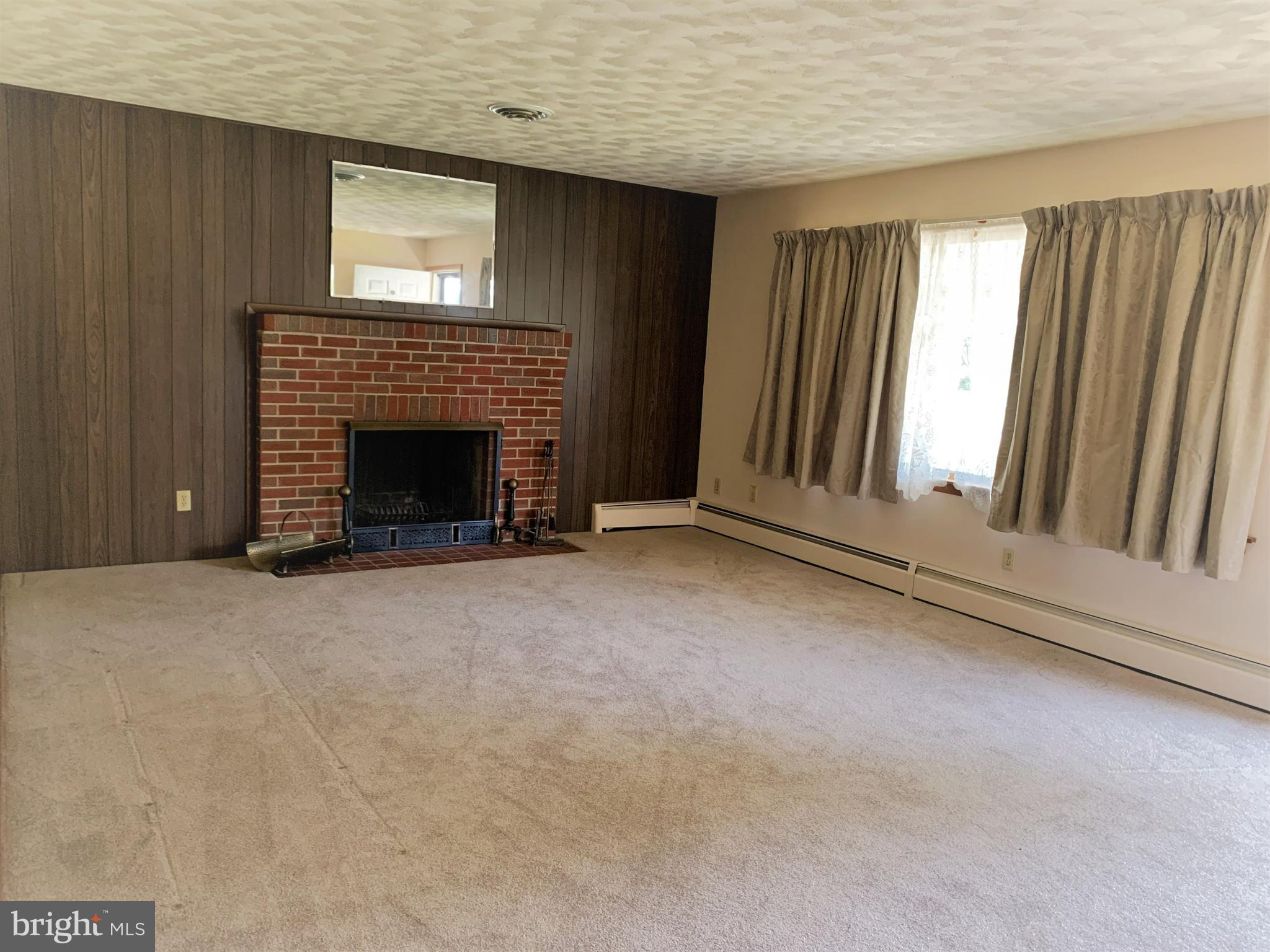 6994 Clover Hill Drive Frederick, MD 21702 - Photo 11 of 21 Living Room