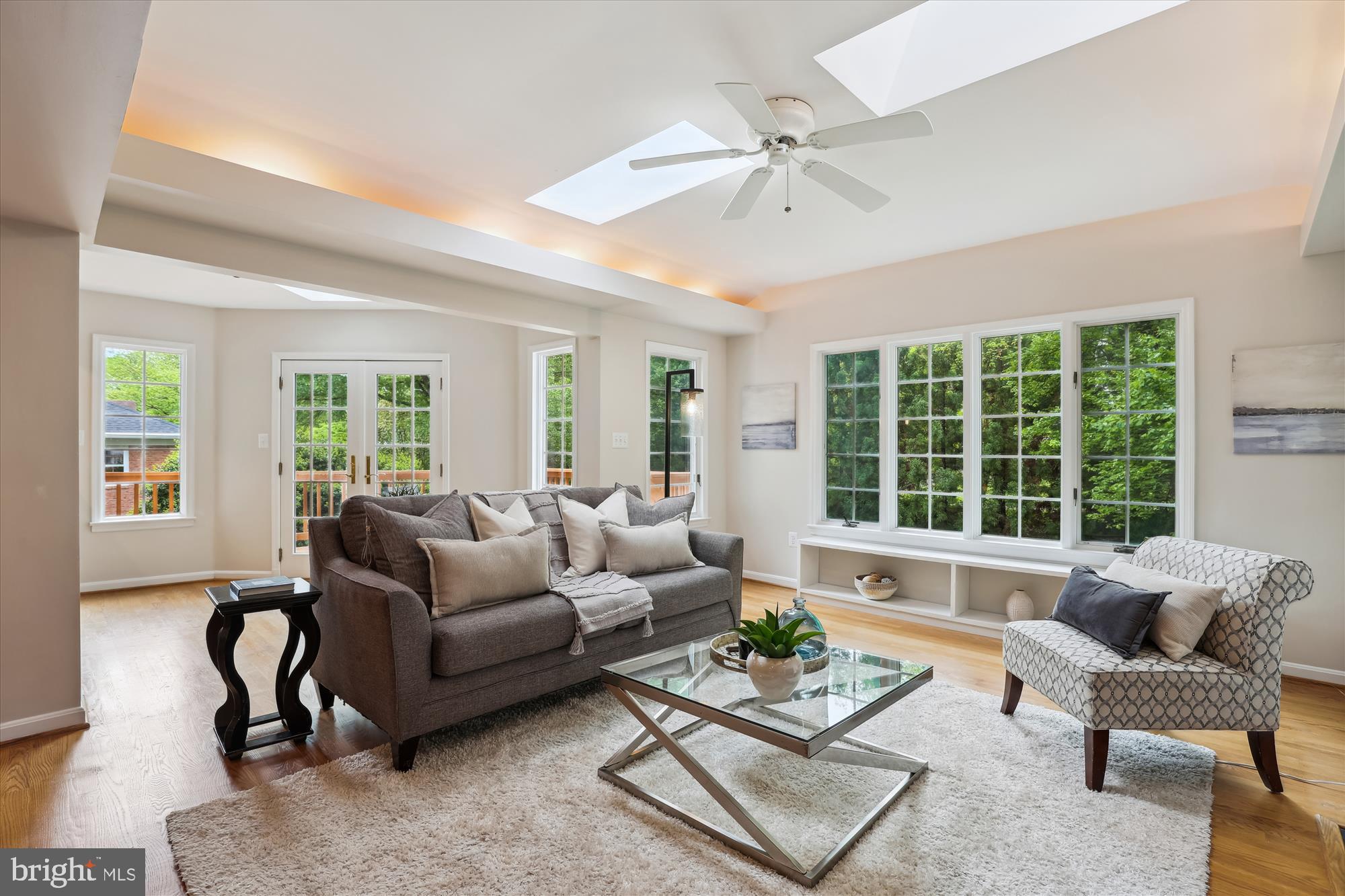 1808 Briar Ridge Court McLean, VA 22101 - Photo 13 of 61 Tons of natural light