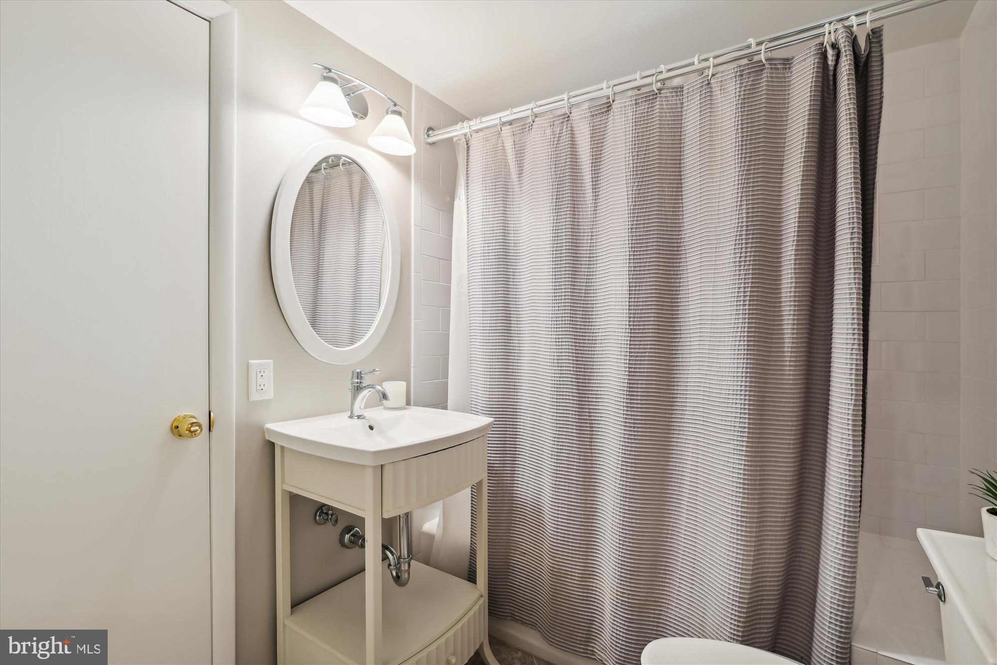 1808 Briar Ridge Court McLean, VA 22101 - Photo 50 of 61 Basement full bathroom