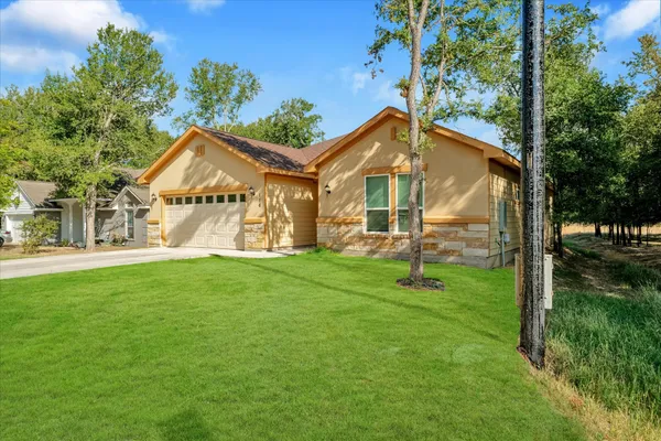 $2,400 | 116 Waikakaaua Drive, Bastrop, TX 78602