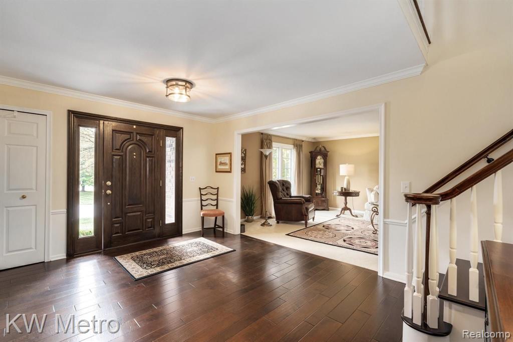 323 Shellbourne Drive Rochester, MI 48309 - Photo 7 of 62