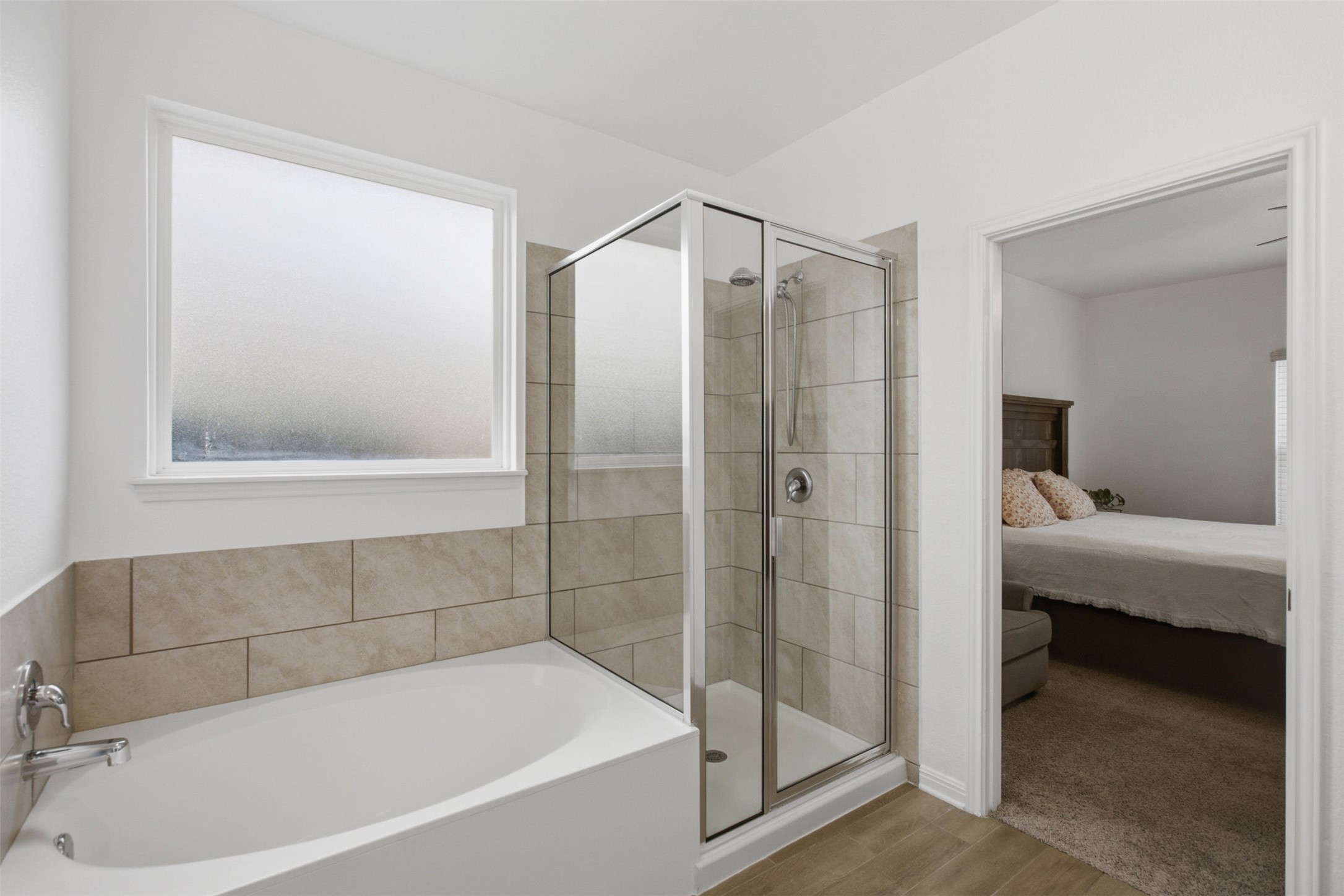 2413 Bridges Ranch Road Georgetown, TX 78628 - Photo 18 of 31 A well-appointed bathroom offers a corner soaking tub and an adjacent walk-in shower.