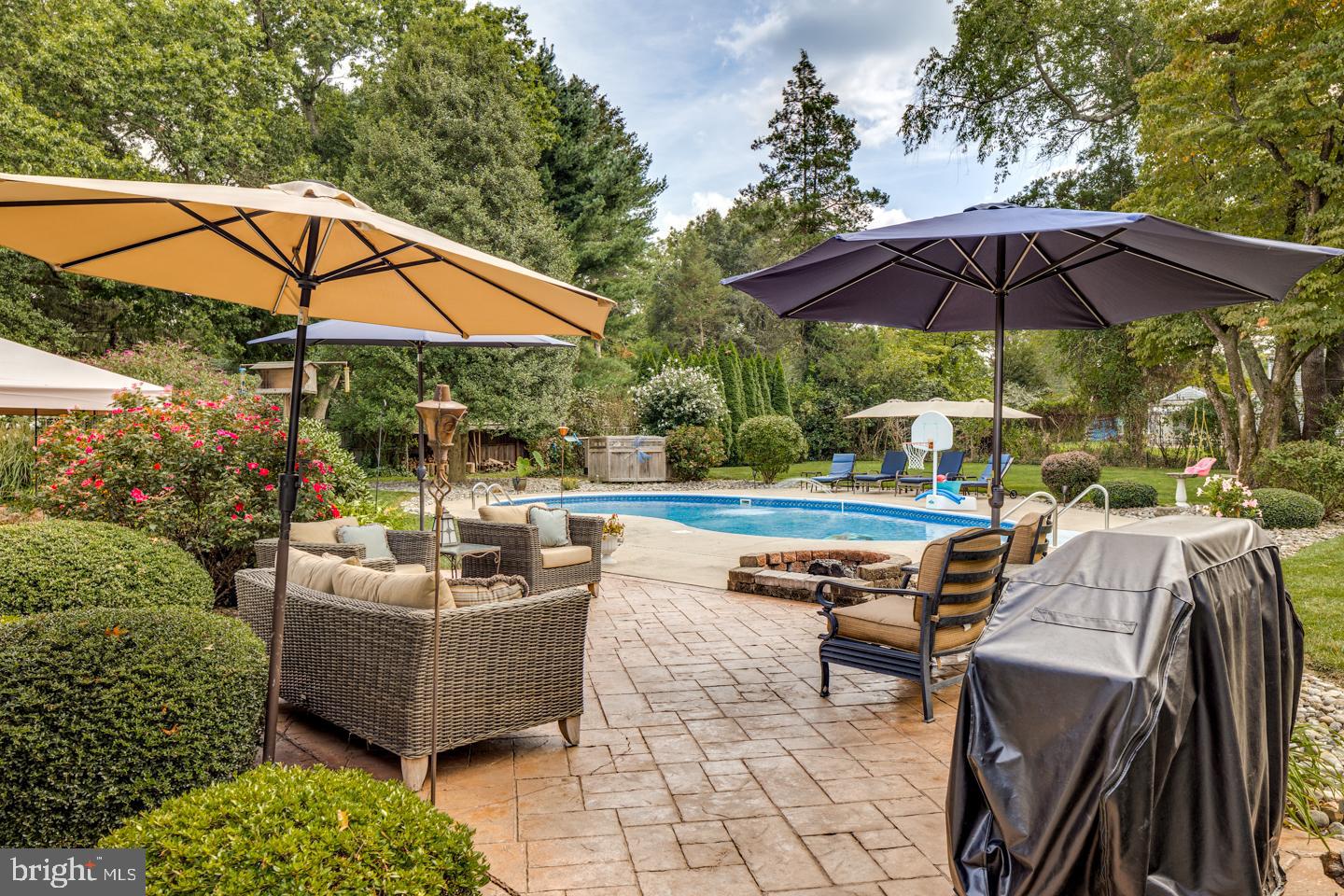 608 Covington Terrace Moorestown, NJ 08057 - Photo 2 of 27