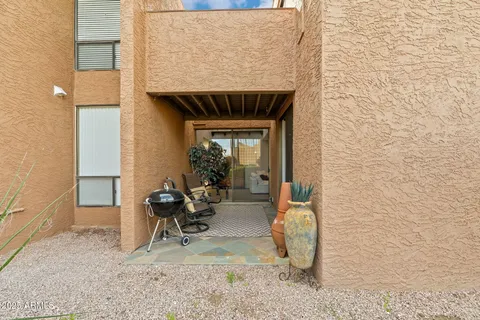 $575,000 | 7401 North Scottsdale Road, Unit 24, Paradise Valley, AZ 85253