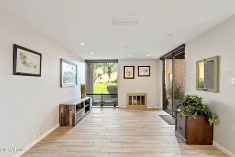 $575,000 | 7401 North Scottsdale Road, Unit 24, Paradise Valley, AZ 85253