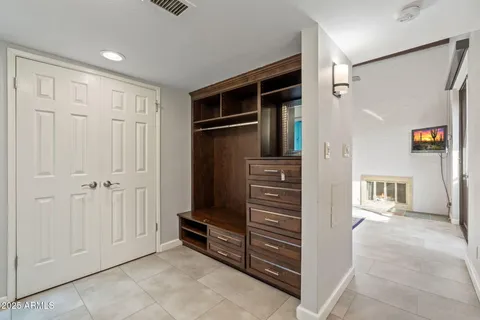 $575,000 | 7401 North Scottsdale Road, Unit 24, Paradise Valley, AZ 85253