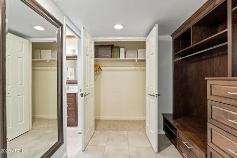 $575,000 | 7401 North Scottsdale Road, Unit 24, Paradise Valley, AZ 85253