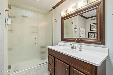 $575,000 | 7401 North Scottsdale Road, Unit 24, Paradise Valley, AZ 85253