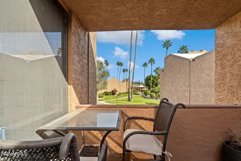 $575,000 | 7401 North Scottsdale Road, Unit 24, Paradise Valley, AZ 85253