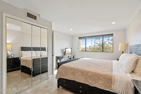 $575,000 | 7401 North Scottsdale Road, Unit 24, Paradise Valley, AZ 85253