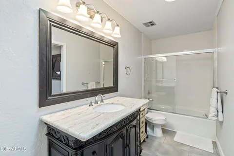 $575,000 | 7401 North Scottsdale Road, Unit 24, Paradise Valley, AZ 85253