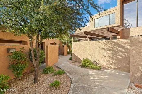 $575,000 | 7401 North Scottsdale Road, Unit 24, Paradise Valley, AZ 85253
