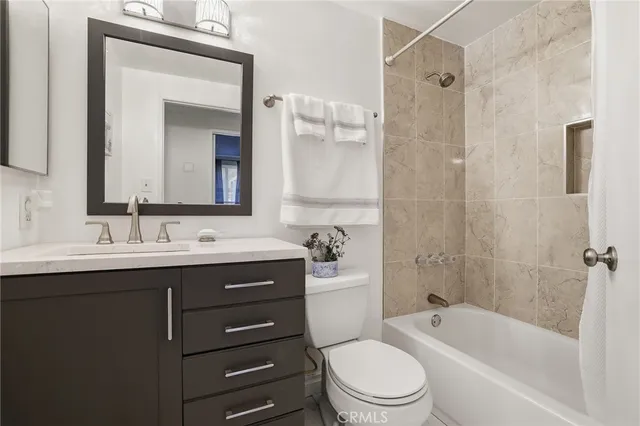 $850,000 | 18927 Claycrest Drive, Canyon Country, CA 91351