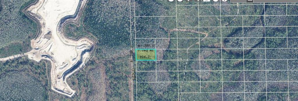 1001 Dill Road Christmas, FL 32709 - Photo 2 of 3 a bathroom with a bathtub