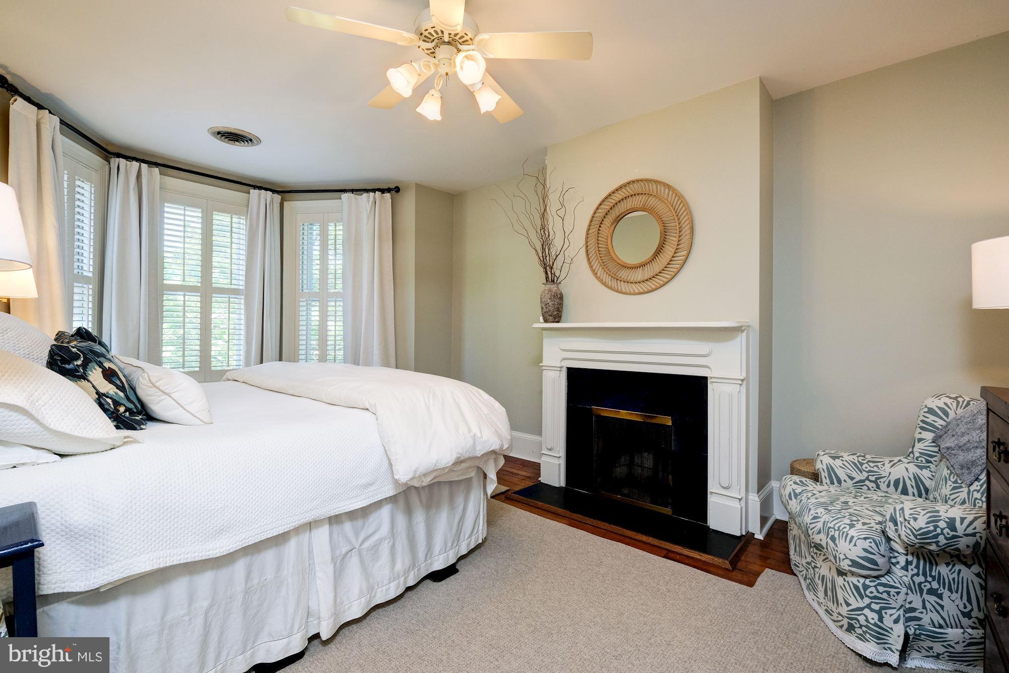 210 6th Street Southeast Washington, DC 20003 - Photo 17 of 38 Elegant primary suite