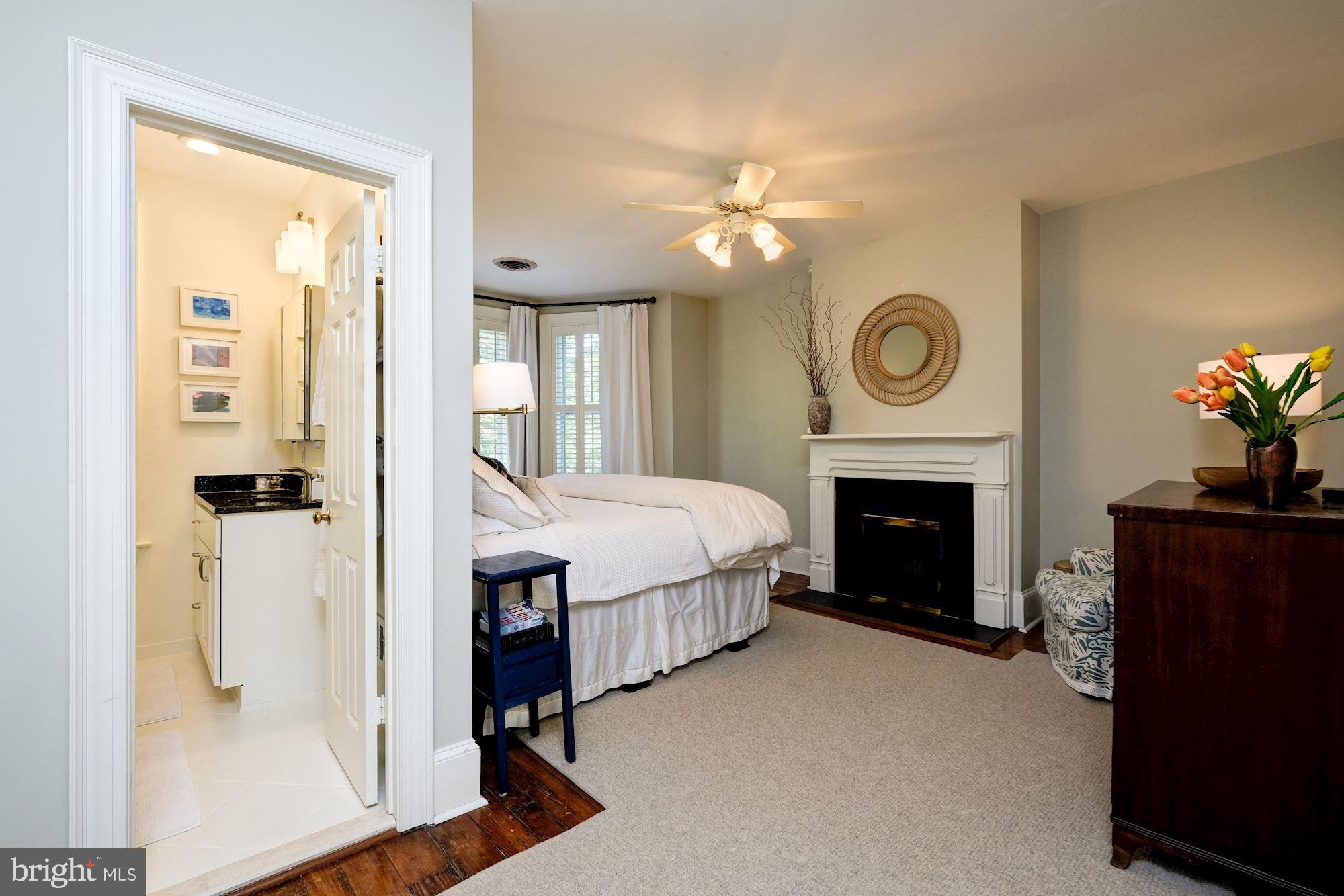 210 6th Street Southeast Washington, DC 20003 - Photo 18 of 38 Luxe en-suite bath