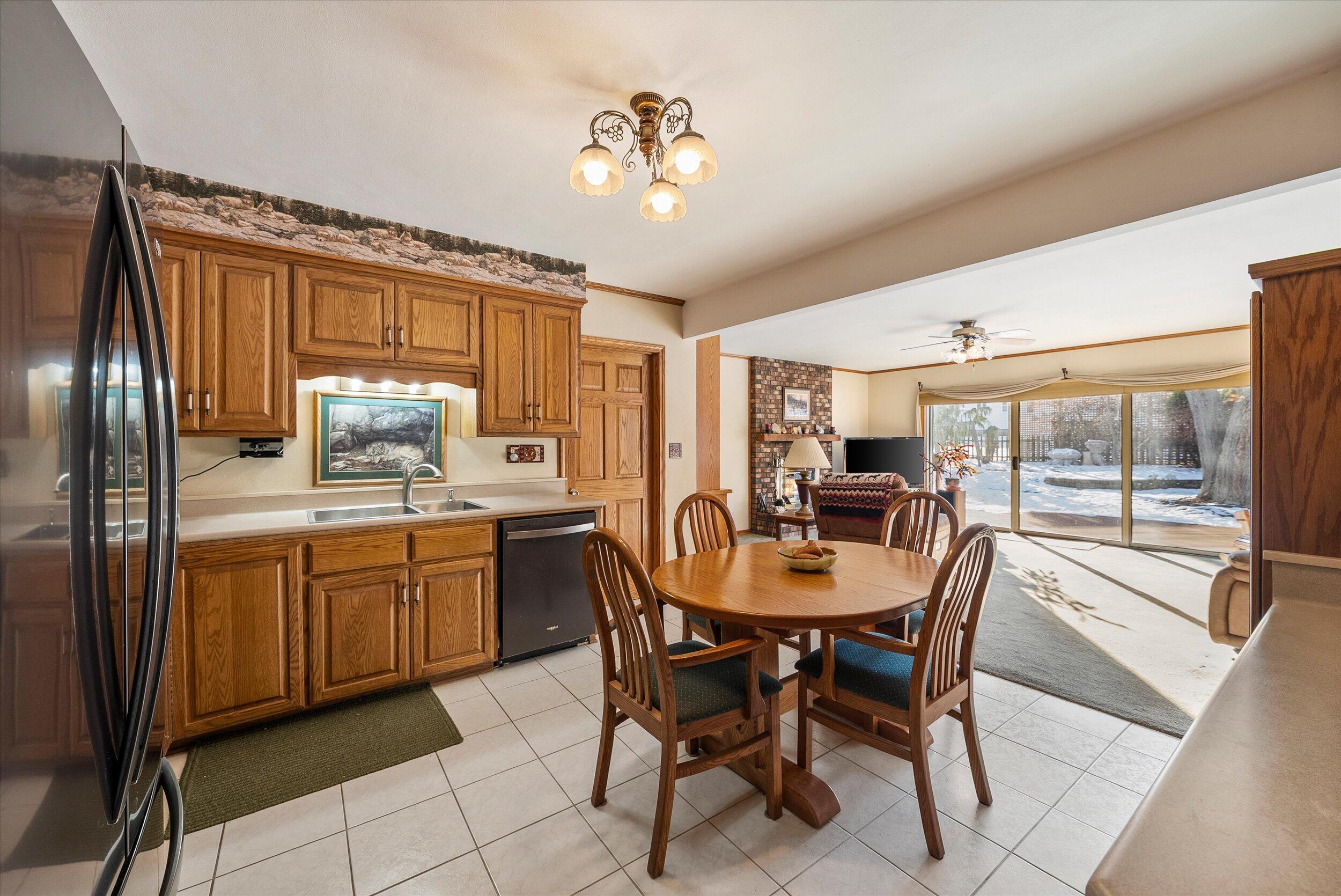 325 East Whitefish Road Port Washington, WI 53074 - Photo 8 of 44 08-Kitchen
