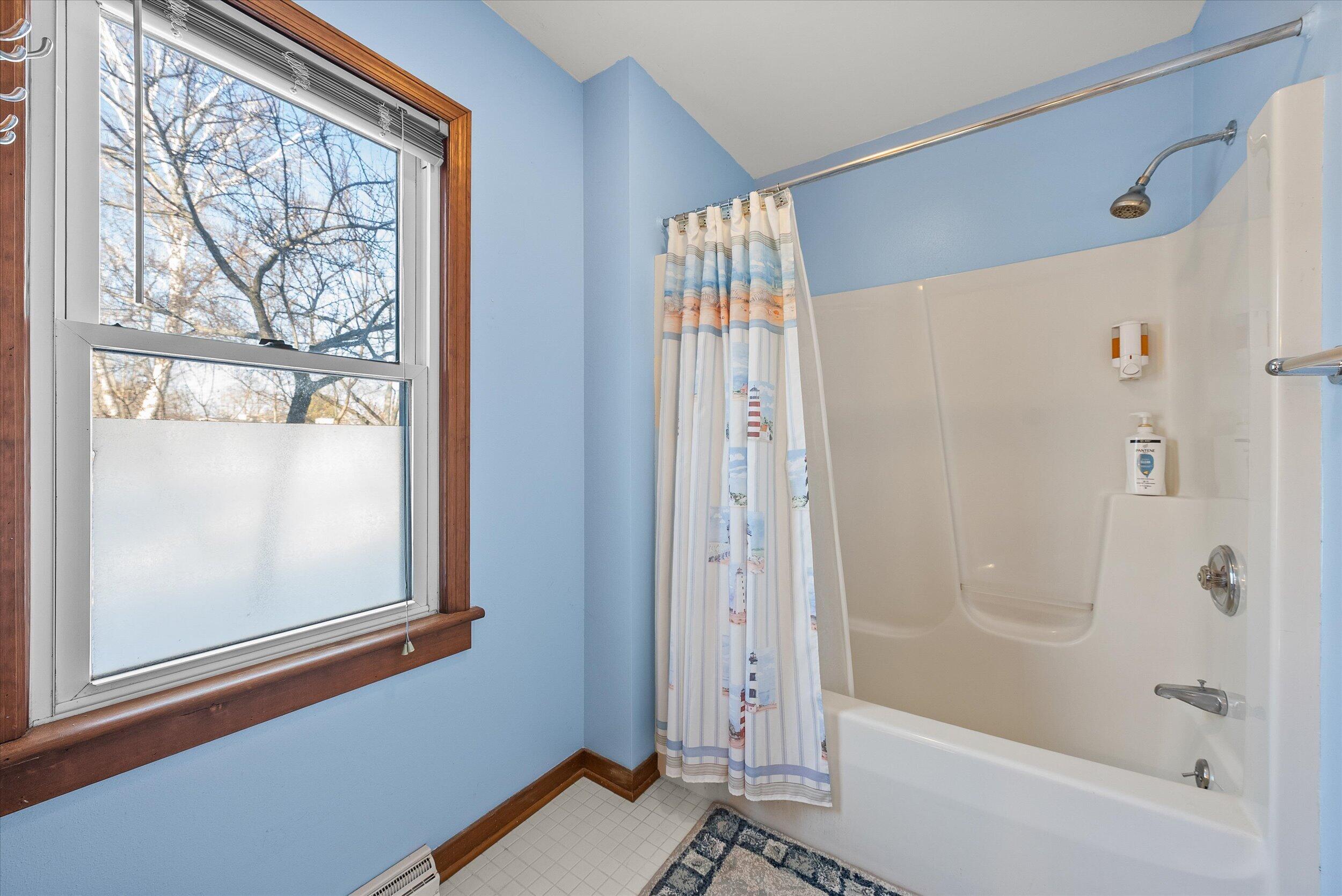 325 East Whitefish Road Port Washington, WI 53074 - Photo 24 of 44 24-Bathroom