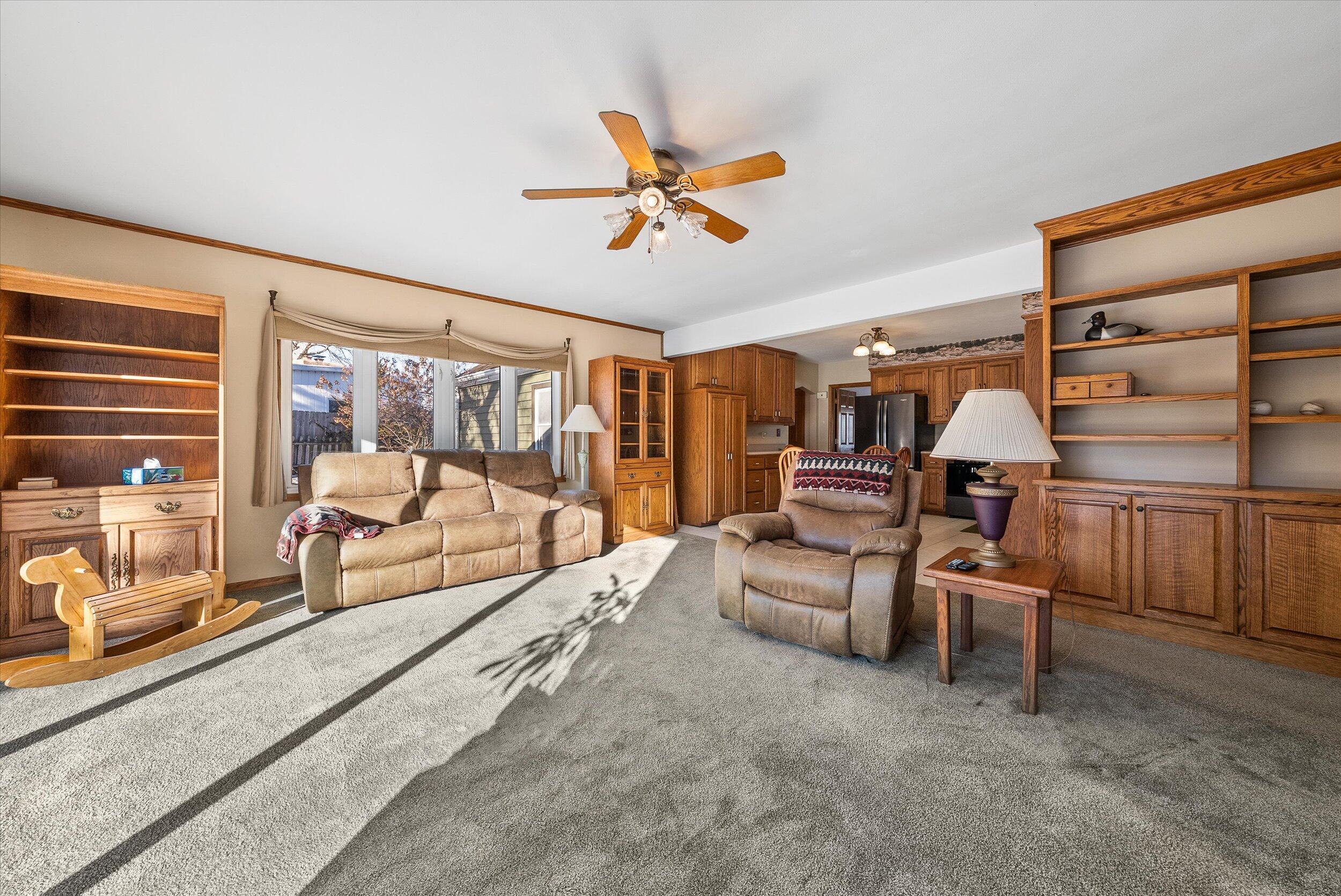 325 East Whitefish Road Port Washington, WI 53074 - Photo 6 of 44 06-Family Room