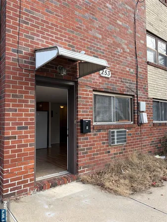 $2,200 | 253 Grant Avenue, Cliffside Park, NJ 07010