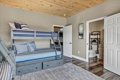 833 Village Loop Road Gatlinburg, TN 37738 - Photo 13 of 24 Bedroom Bunk Room with bath