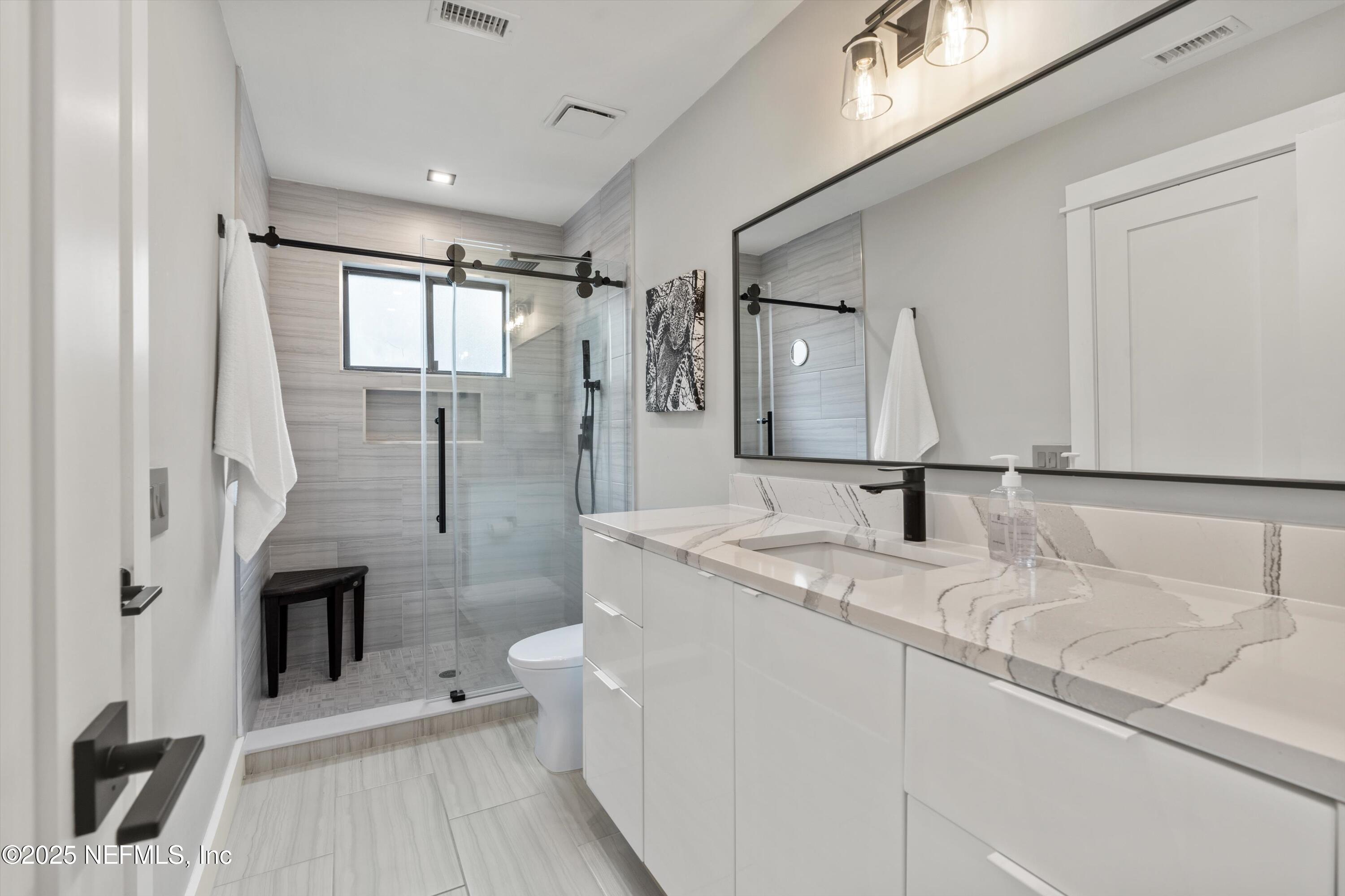 338 Magnolia Street Atlantic Beach, FL 32233 - Photo 20 of 26 19-Primary Bathroom