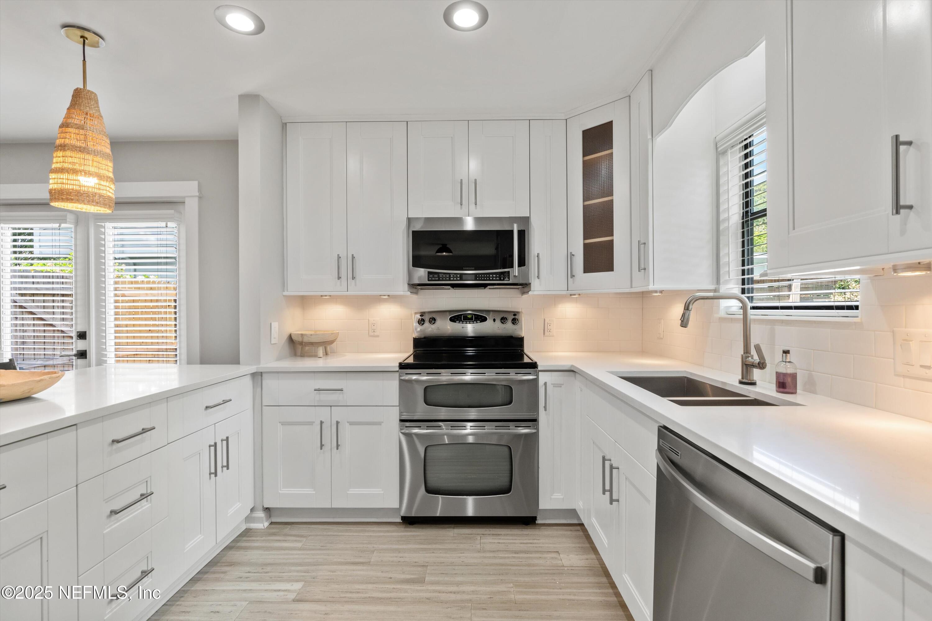338 Magnolia Street Atlantic Beach, FL 32233 - Photo 10 of 26 09-Kitchen