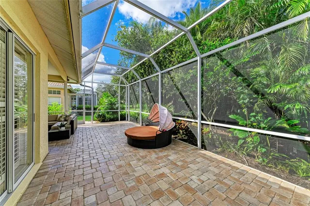 $599,000 | 6622 Oakbrooke Circle, Bradenton, FL 34202