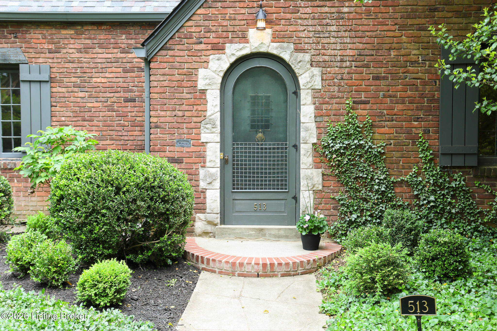 513 Emery Road Louisville, KY 40206 - Photo 5 of 50 Arched entry door