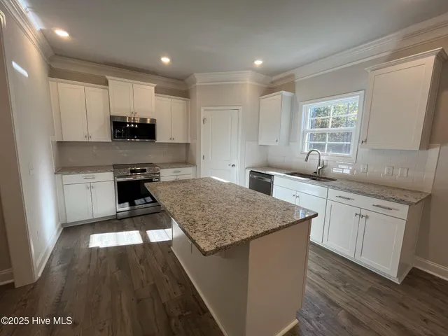 $460,900 | 1221 Mandevilla Drive Southeast, Bolivia, NC 28422