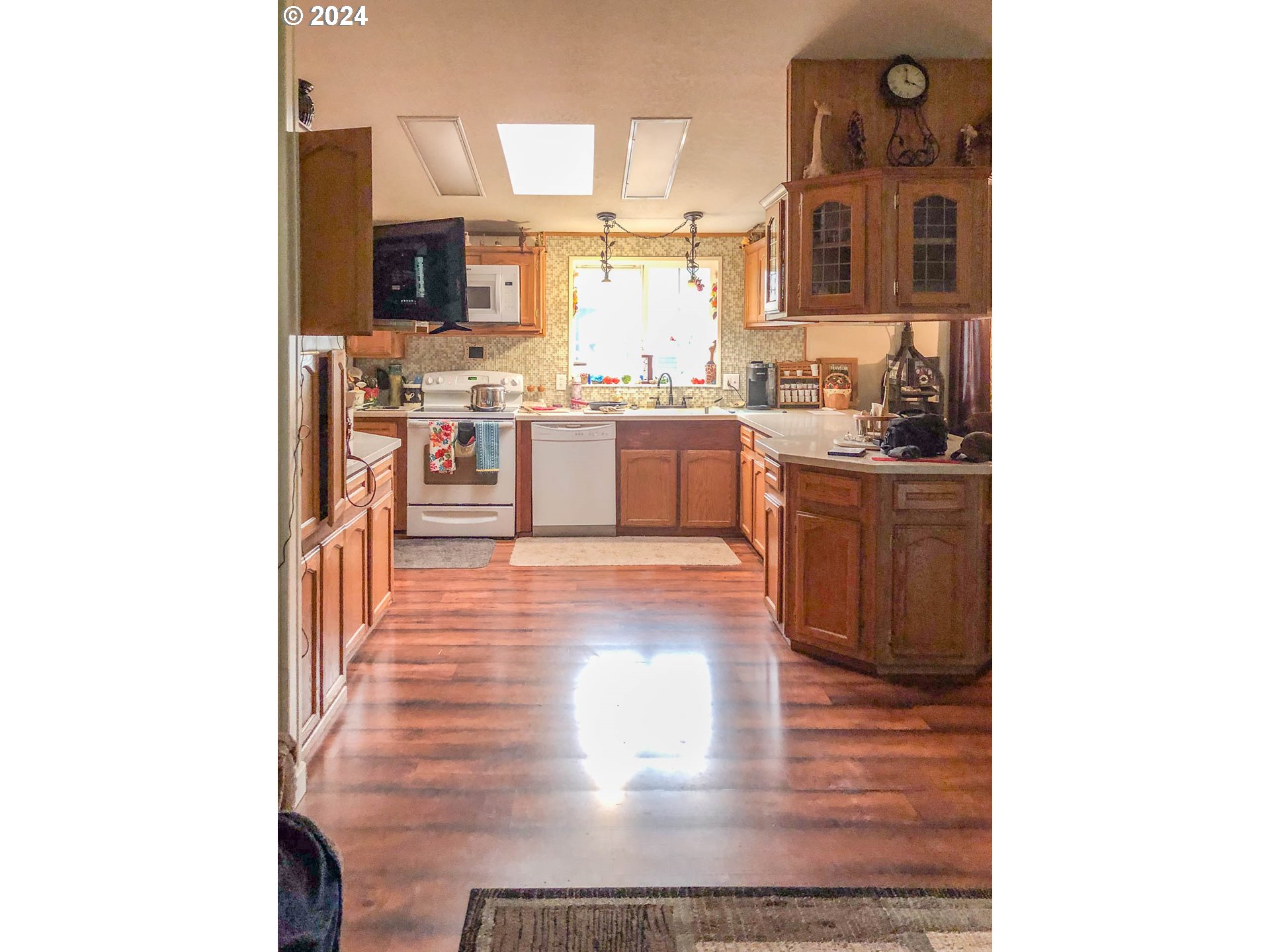 38975 Jasper Lowell Road Fall Creek, OR 97438 - Photo 6 of 22
