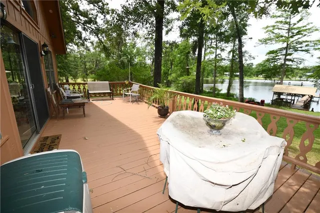 $189,900 | 1041 Paradise Point, Montgomery, LA 71454