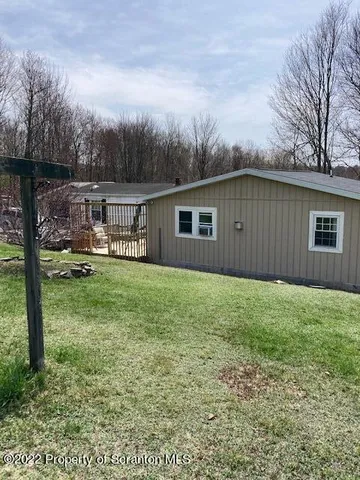a view of a house with backyard and garden
