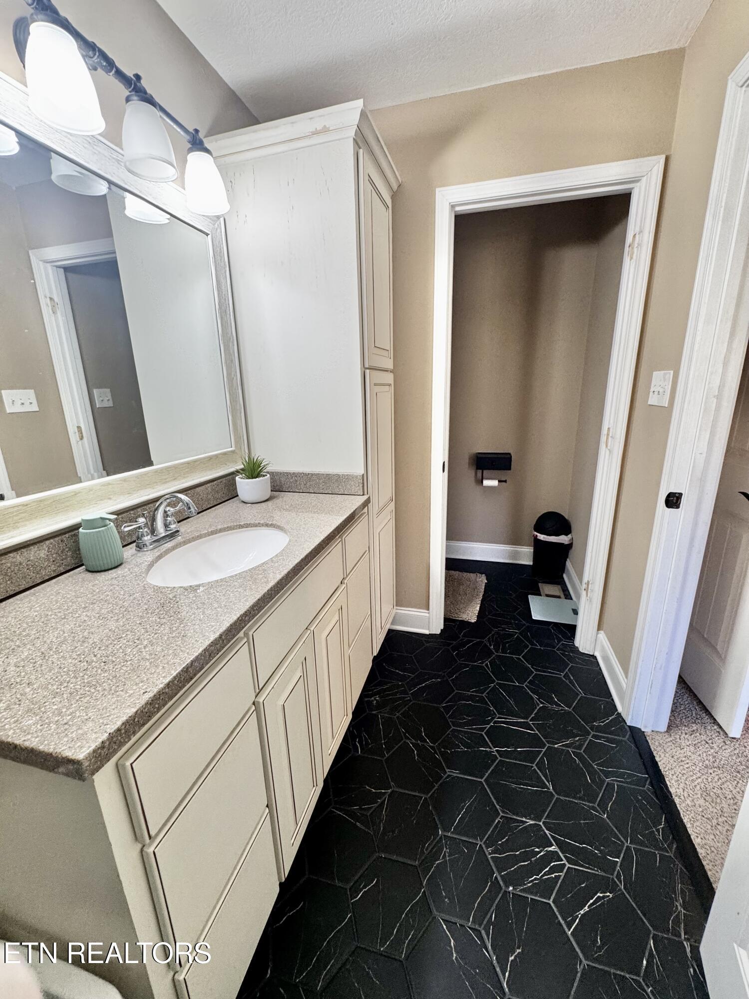 402 Cedar Circle Clinton, TN 37716 - Photo 20 of 35 IMG_1594