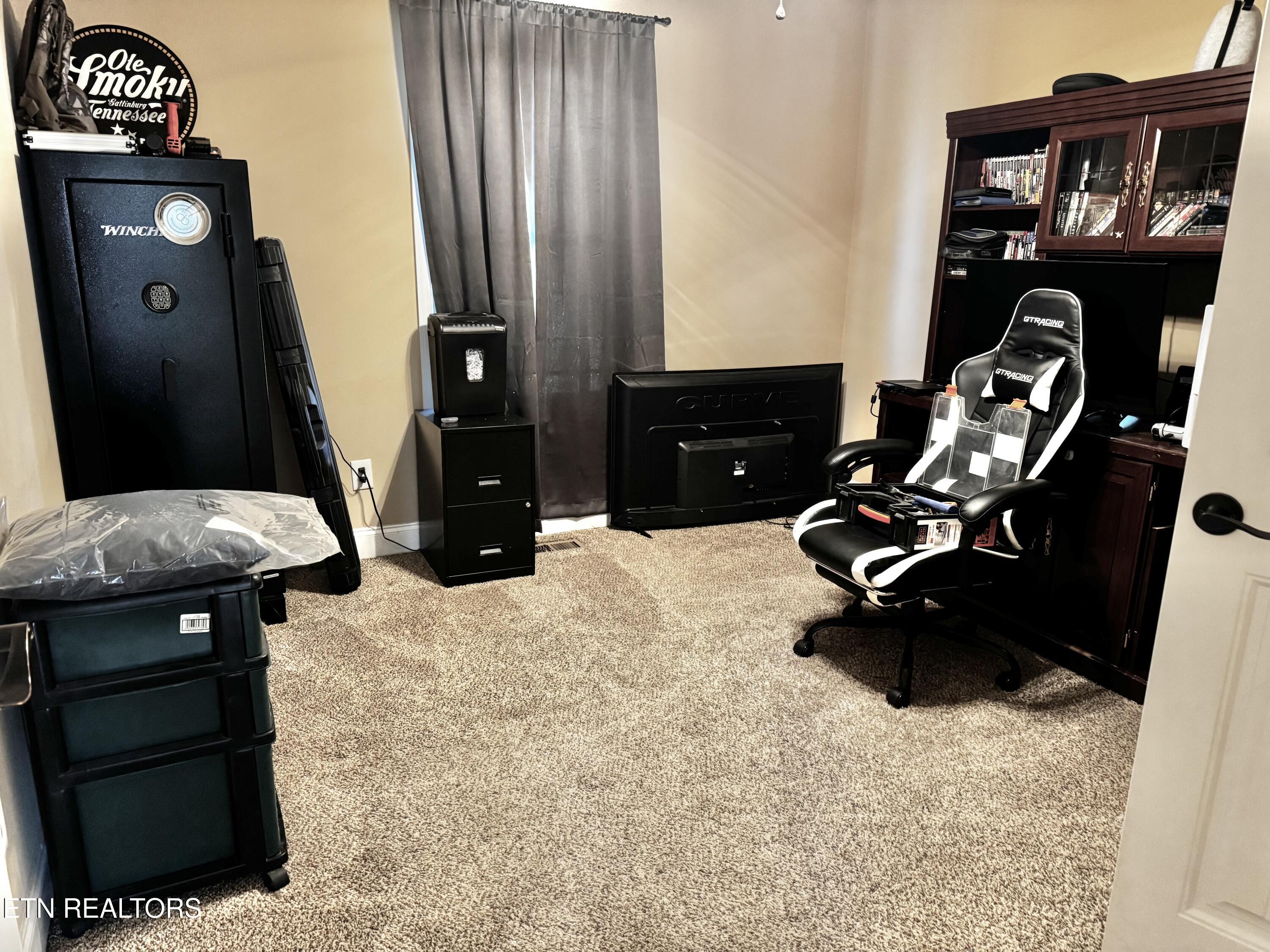 402 Cedar Circle Clinton, TN 37716 - Photo 34 of 35 IMG_1578